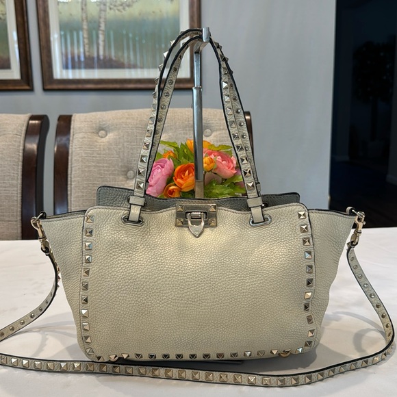 Valentino Garavani Handbags - Authentic Valentino Garavani Rockstud pebbled leather bag